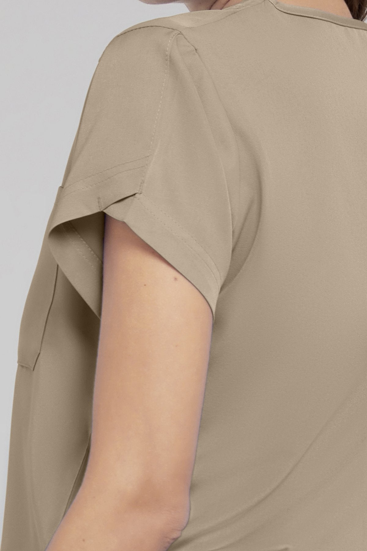 4135 - Kim - V-Neck Tuck In Scrub Top